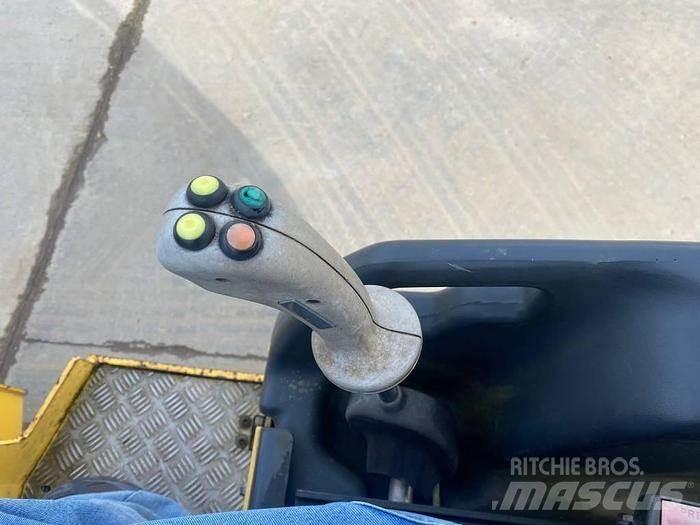 Bomag BW 80 AD-5 Porinių būgnų volai