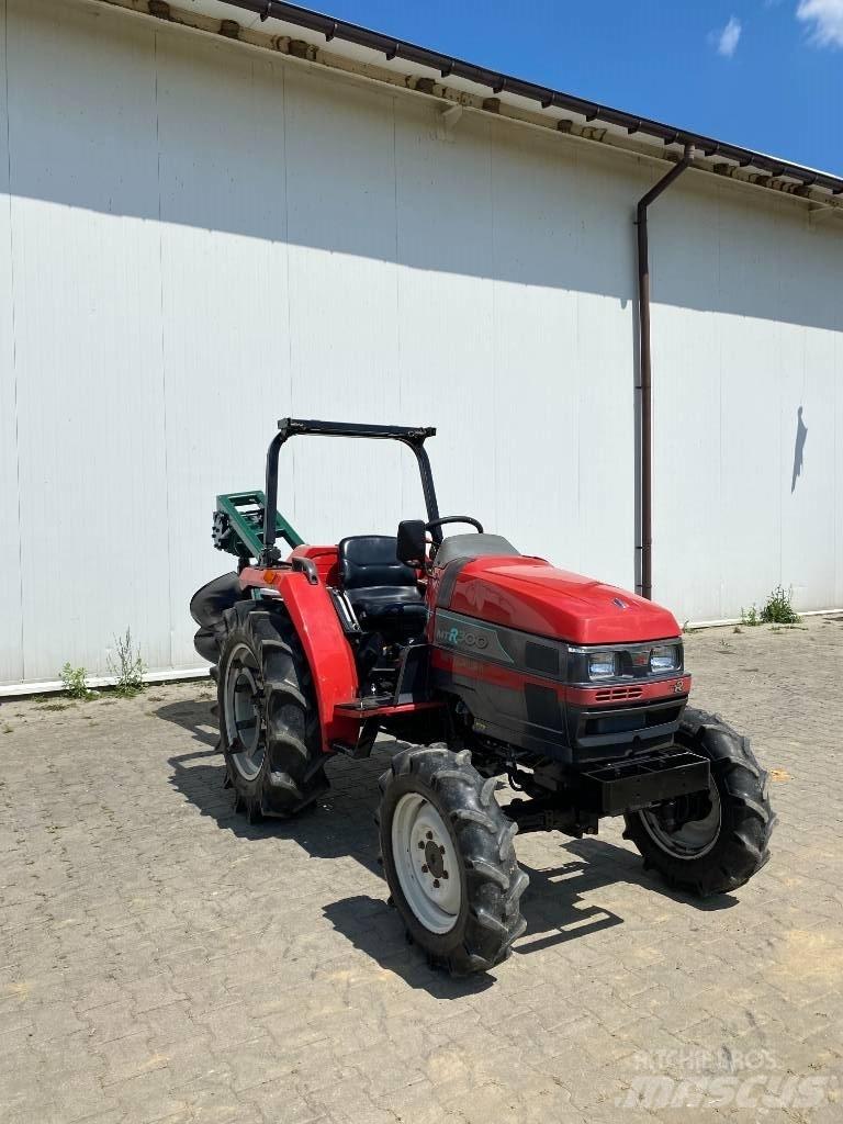 Mitsubishi MTR300 Naudoti kompaktiški traktoriai