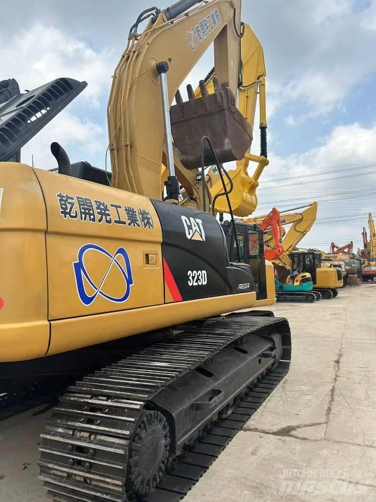 CAT CAT323D Vikšriniai ekskavatoriai