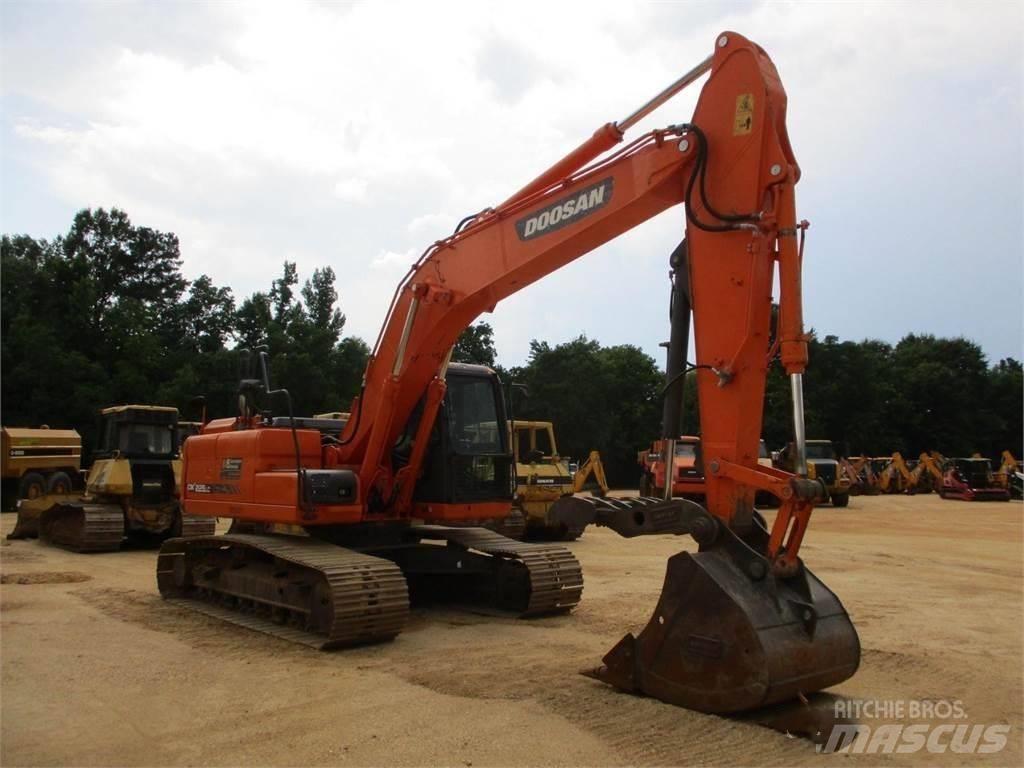 Doosan DX 225 Vikšriniai ekskavatoriai