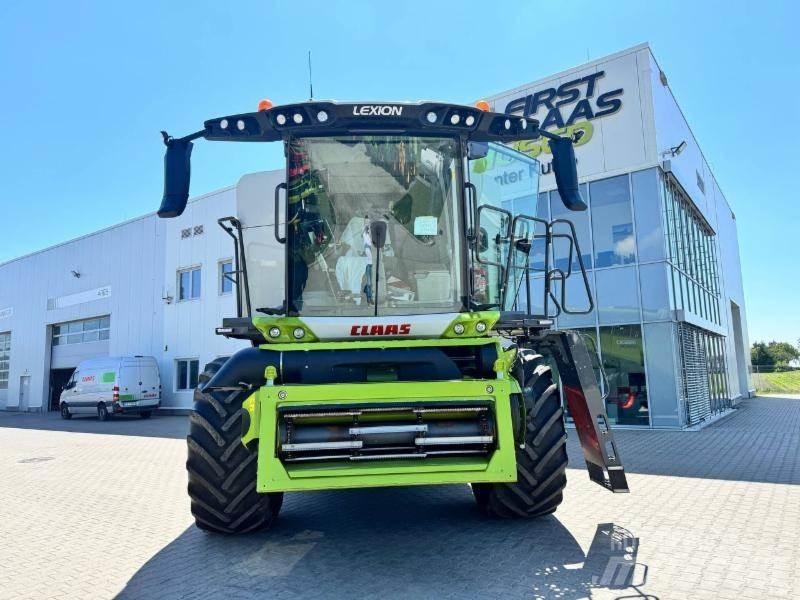 CLAAS LEXION 8600 Derliaus nuėmimo kombainai