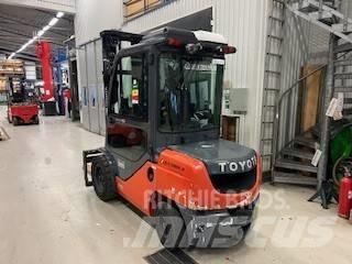 Toyota 02-8 FDJF 35 Dyzeliniai krautuvai