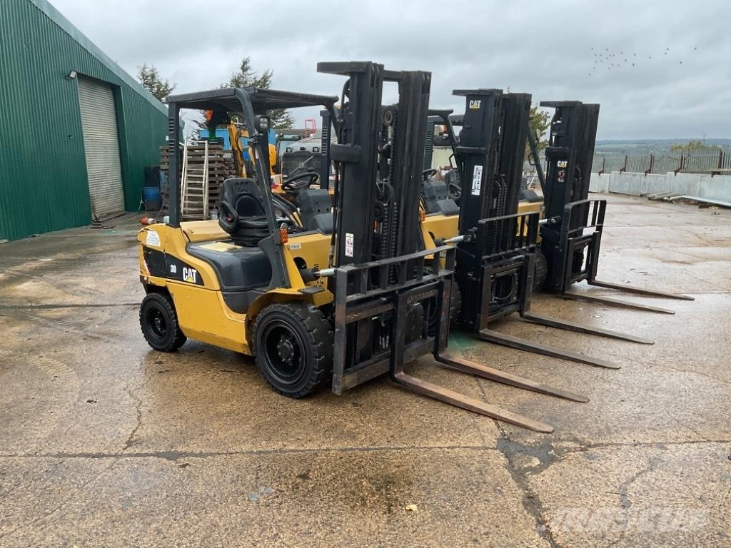 CAT DP30NT Dyzeliniai krautuvai