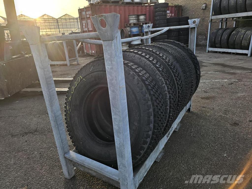  Several 1000 X 20 Karkasiniai krautuvai