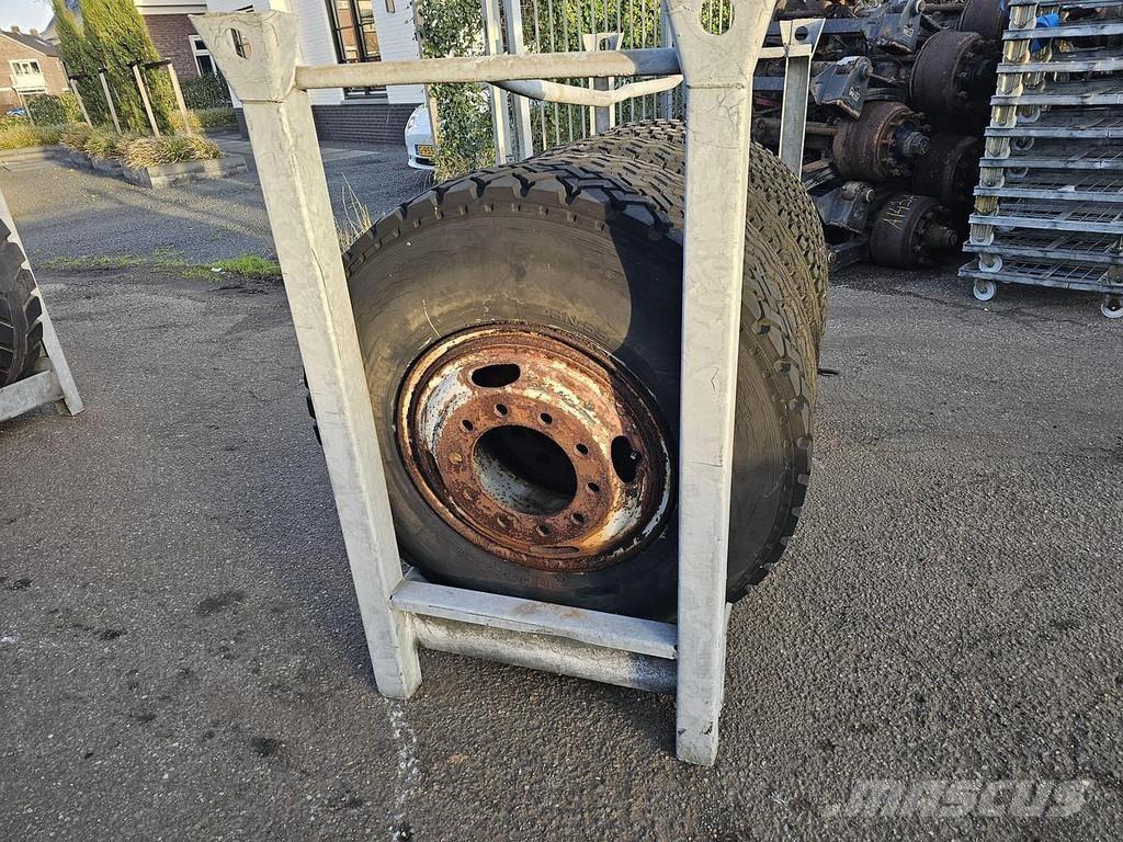  Several 1000 X 20 Karkasiniai krautuvai