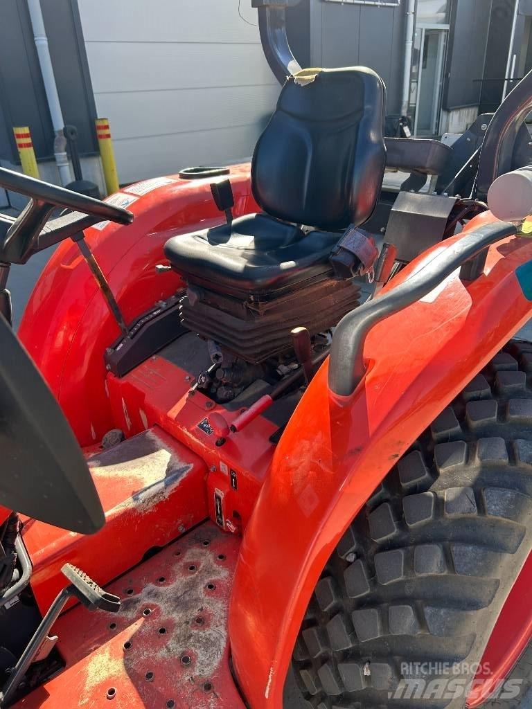 Kubota L1-382 HST Naudoti kompaktiški traktoriai