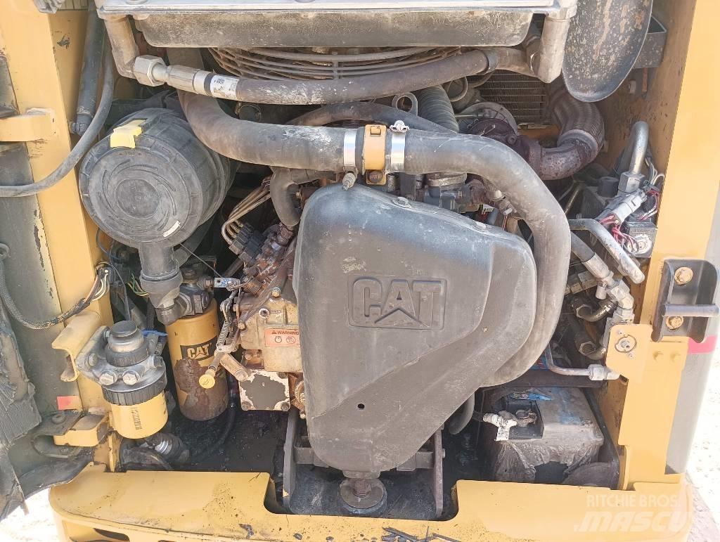 CAT 226 B Krautuvai su šoniniu pasukimu