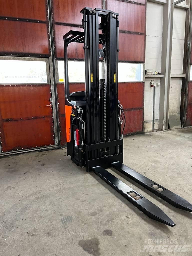 Rocla SST12AC Savaeigiai rietuvai