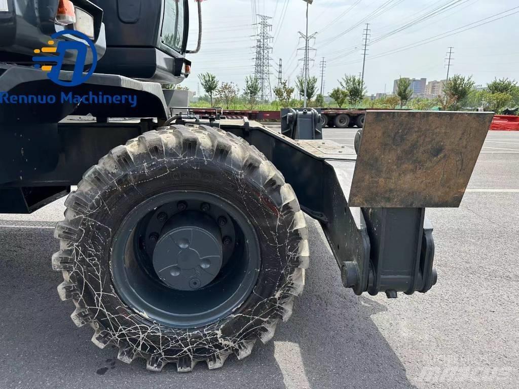 Hyundai 210W-9 Ratiniai ekskavatoriai