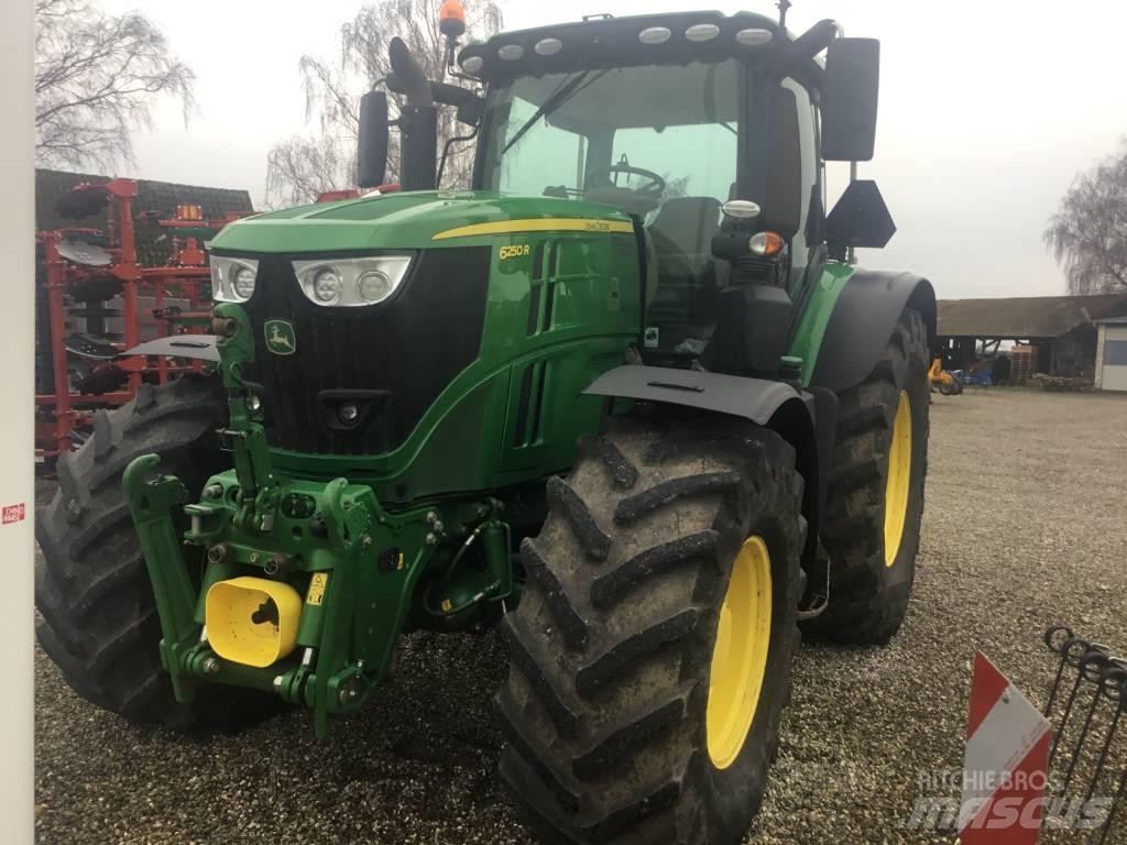 John Deere 6250R Traktoriai