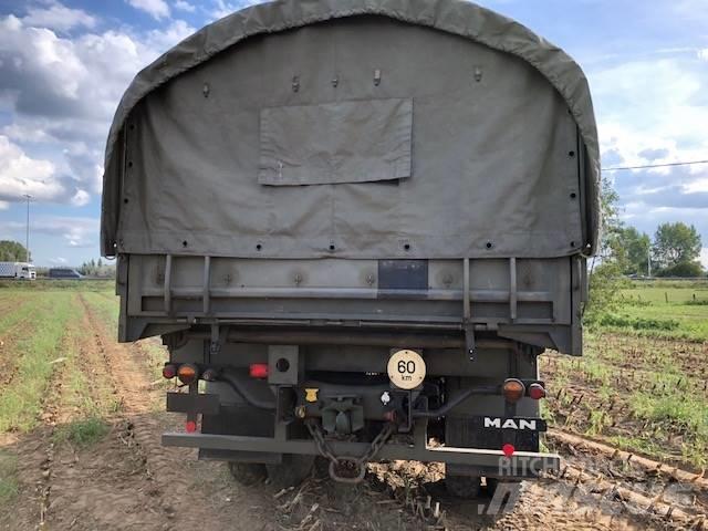 MAN 11-136 4T 4x4 Sunkvežimiai su dengtu kėbulu