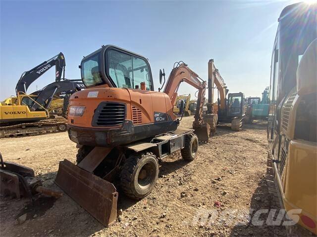 Doosan DX60W Vikšriniai ekskavatoriai