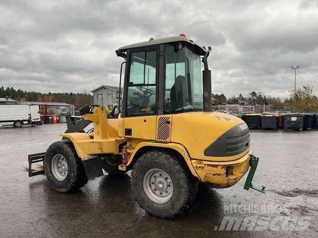 Volvo L30B-Z/S Naudoti ratiniai krautuvai
