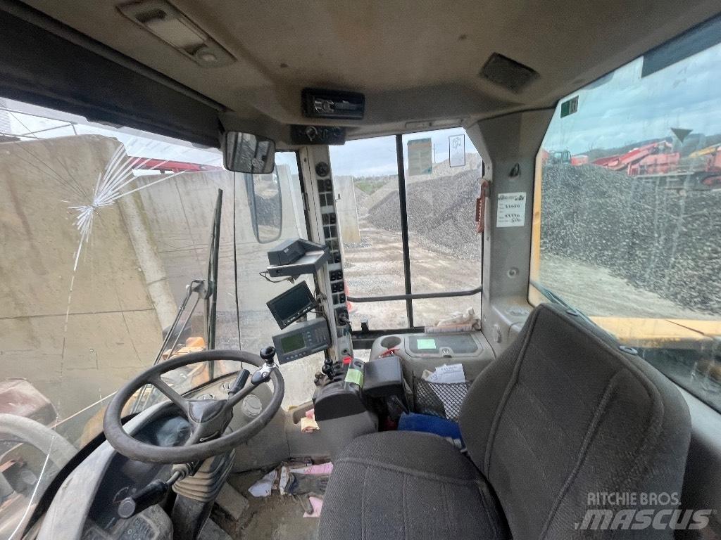 Volvo L 180 F Naudoti ratiniai krautuvai