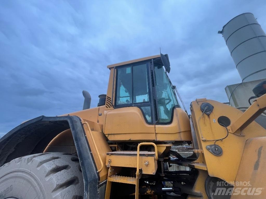 Volvo L 180 F Naudoti ratiniai krautuvai