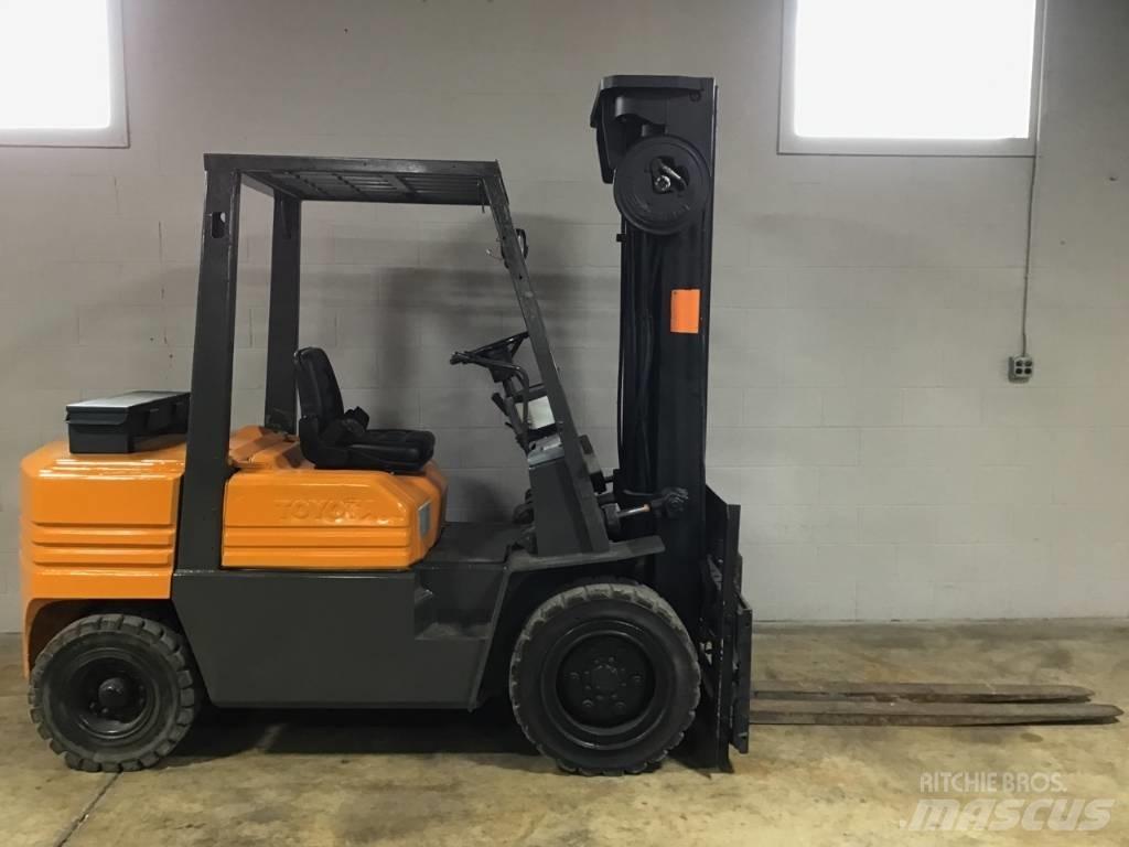 Toyota 02-5 FD 30 Šakiniai krautuvai - Kita