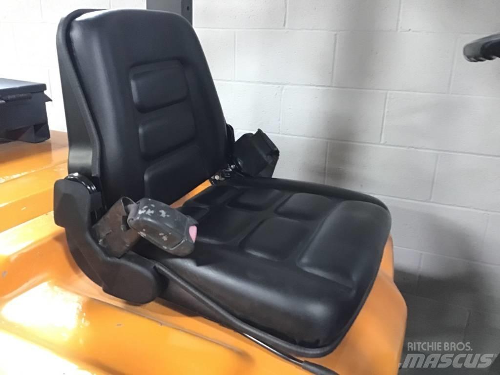Toyota 02-5 FD 30 Šakiniai krautuvai - Kita