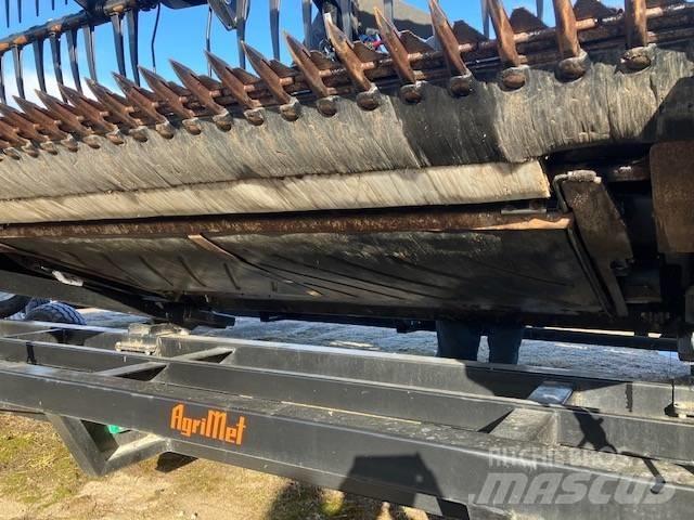 MacDon FD135 Derliaus nuėmimo kombainų galvos