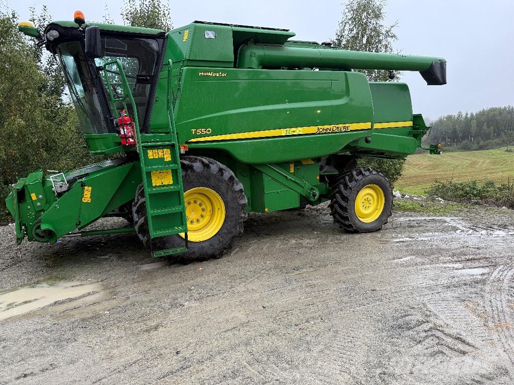 John Deere T550 Derliaus nuėmimo kombainai