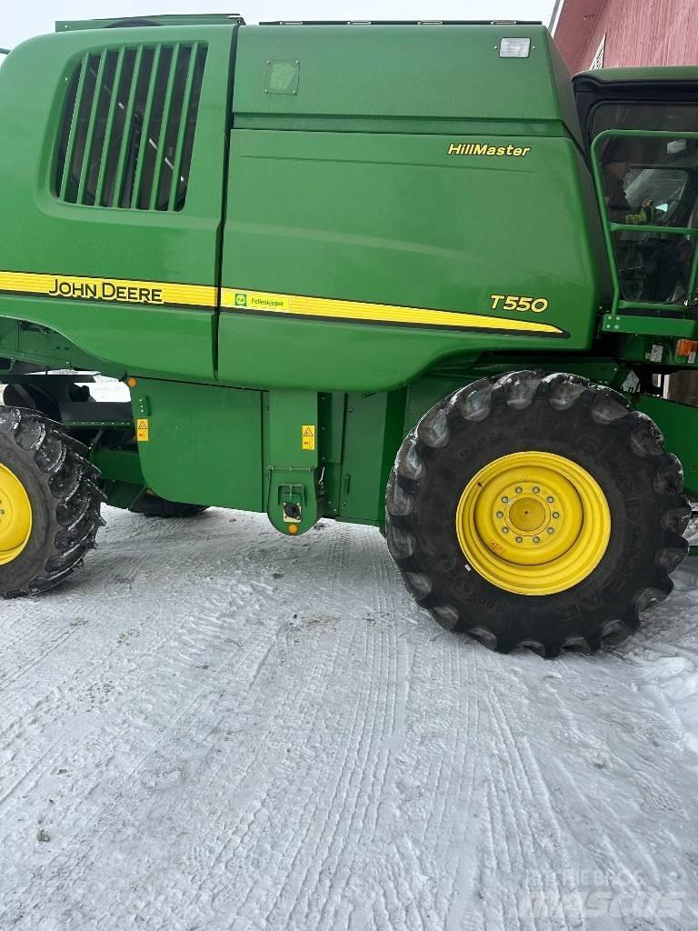 John Deere T550 Derliaus nuėmimo kombainai