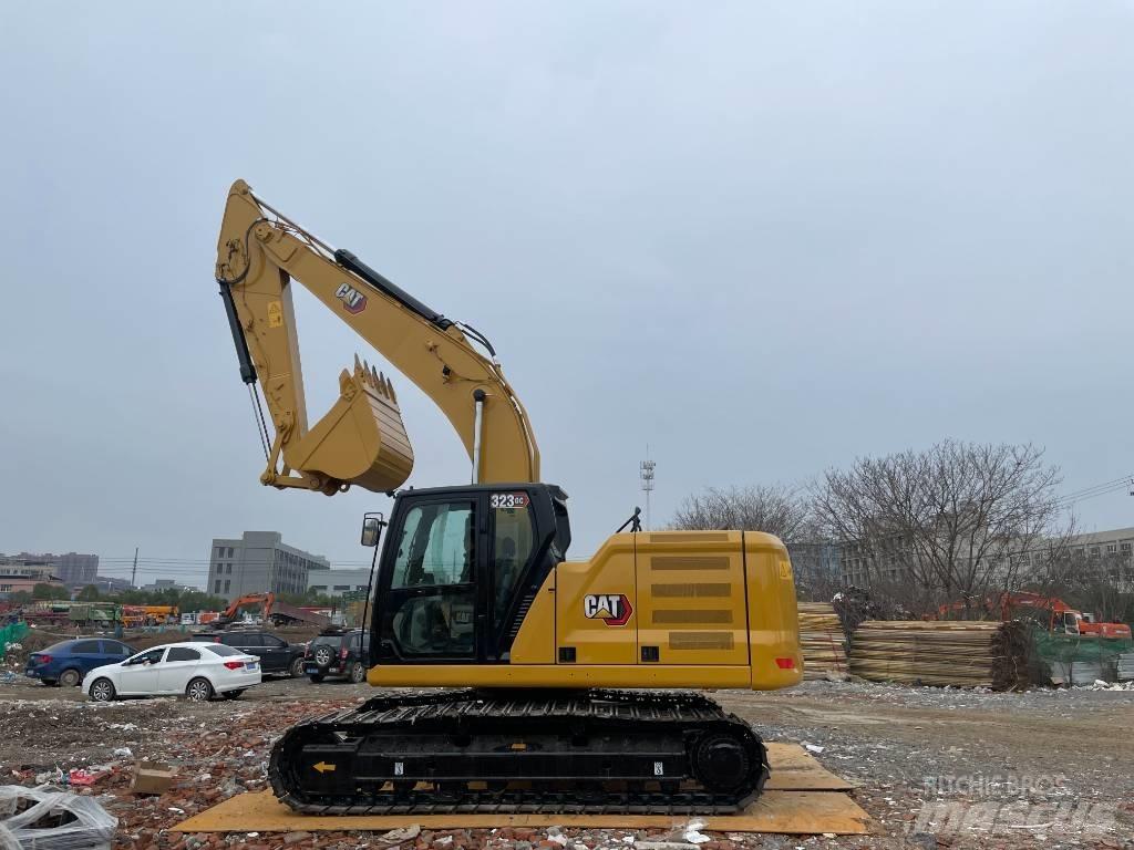 CAT 323GC Vikšriniai ekskavatoriai