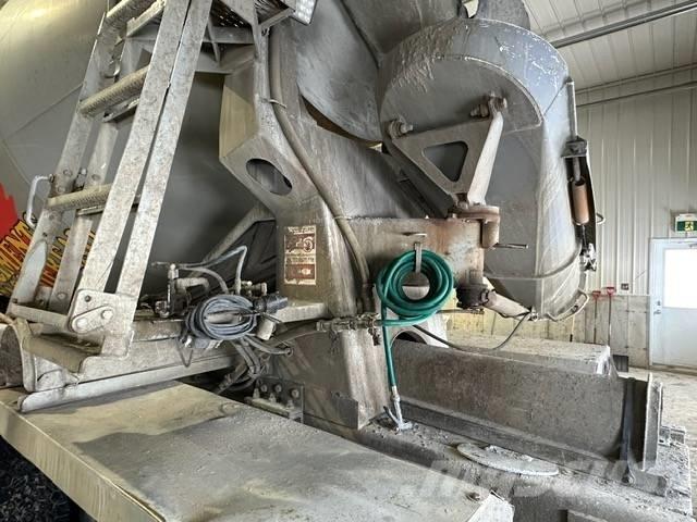 Mack CV 713 Betono siurbliai