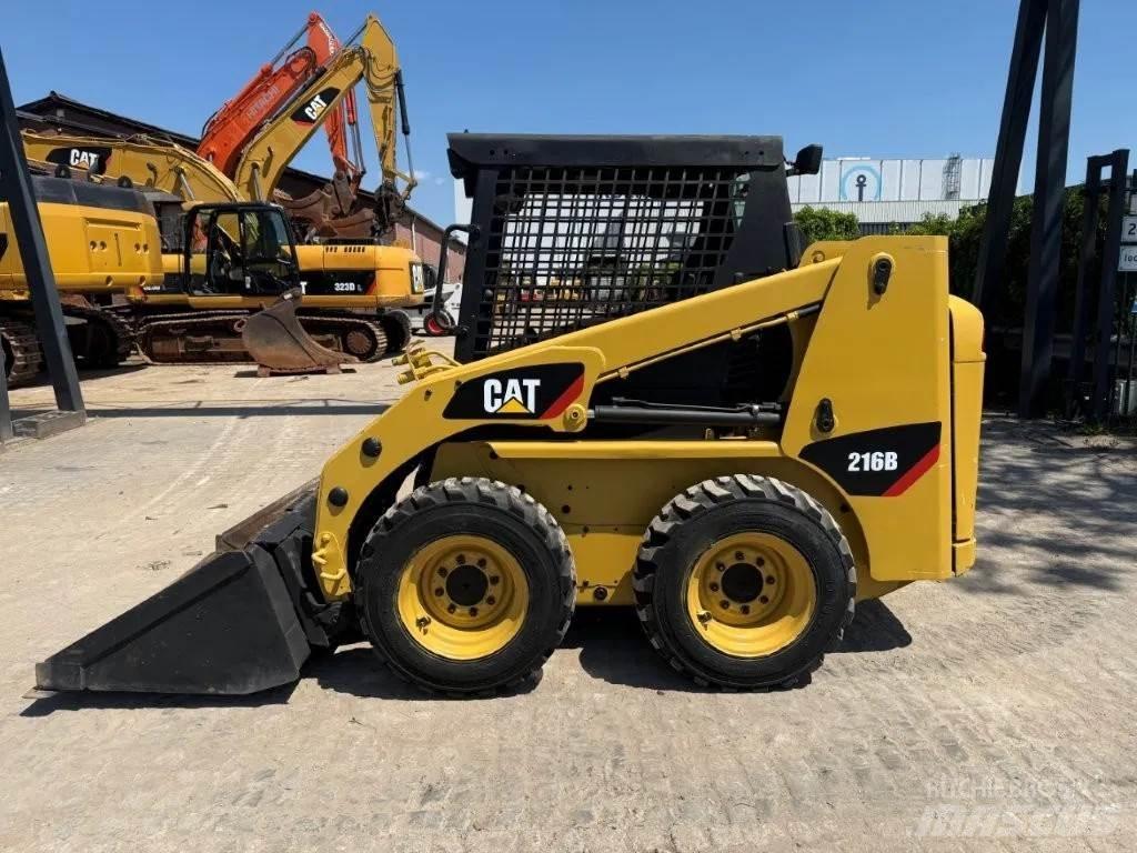 CAT 216B (226,S130) Krautuvai su šoniniu pasukimu