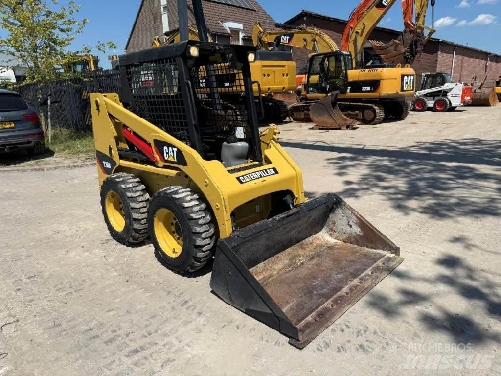 CAT 216B (226,S130) Krautuvai su šoniniu pasukimu