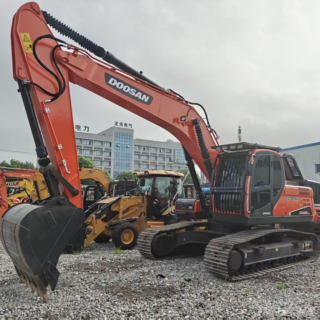 Doosan DX 225 LCA Vikšriniai ekskavatoriai