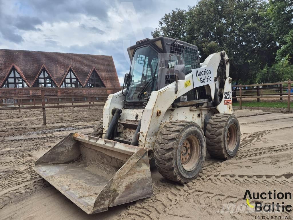 Bobcat S 250 Krautuvai su šoniniu pasukimu