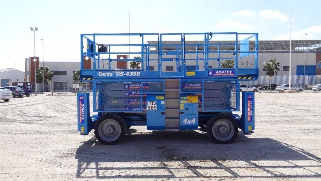 Genie GS 4390 RT Žirkliniai keltuvai