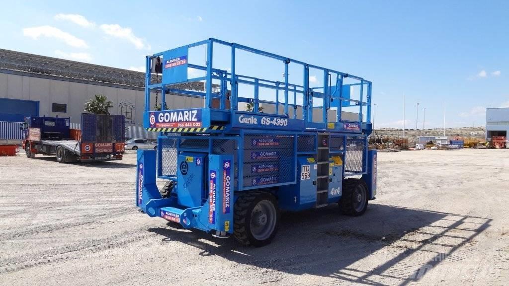 Genie GS 4390 RT Žirkliniai keltuvai
