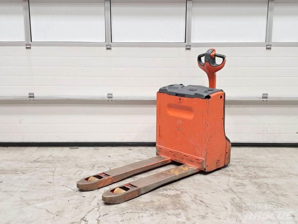 Linde T16 Rankiniai hidrauliniai vėžimėliai