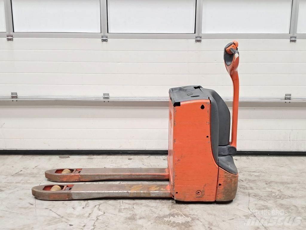 Linde T16 Rankiniai hidrauliniai vėžimėliai