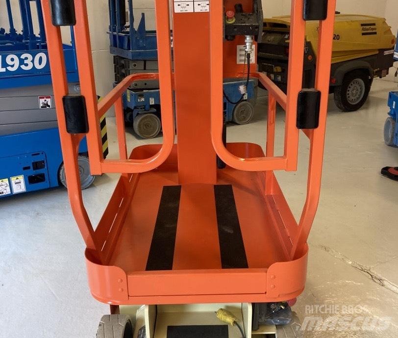 JLG 1230 ES Vertikalūs stiebiniai keltuvai