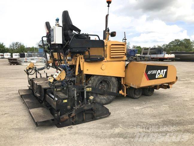 CAT AP 300 Asfalto klotuvai