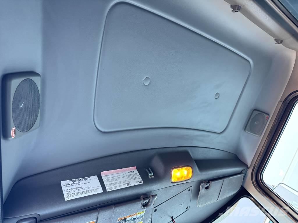 Peterbilt 348 Savivarčių priekabų vilkikai