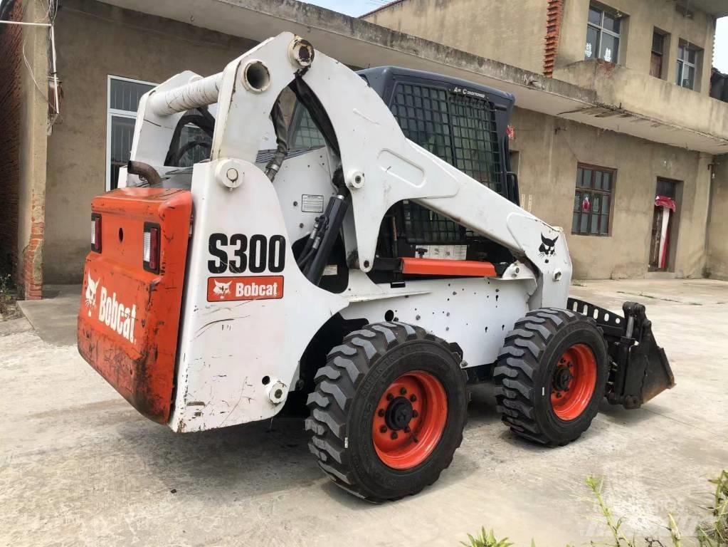 Bobcat S 300 Krautuvai su šoniniu pasukimu