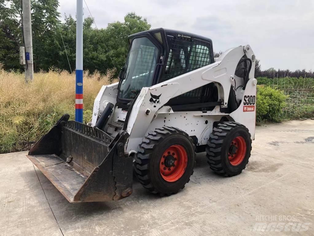 Bobcat S 300 Krautuvai su šoniniu pasukimu