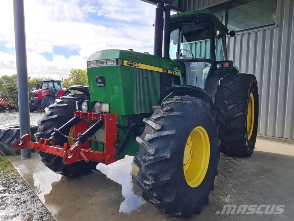 John Deere 4255 Traktoriai
