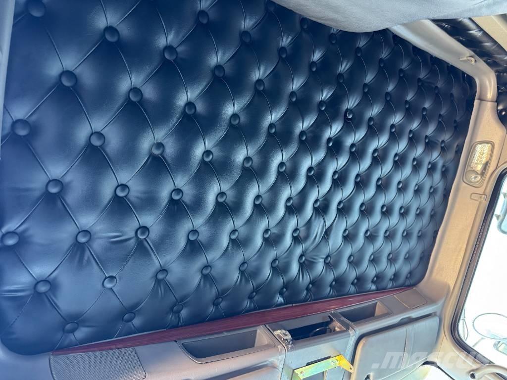 Kenworth T 800 Savivarčių priekabų vilkikai