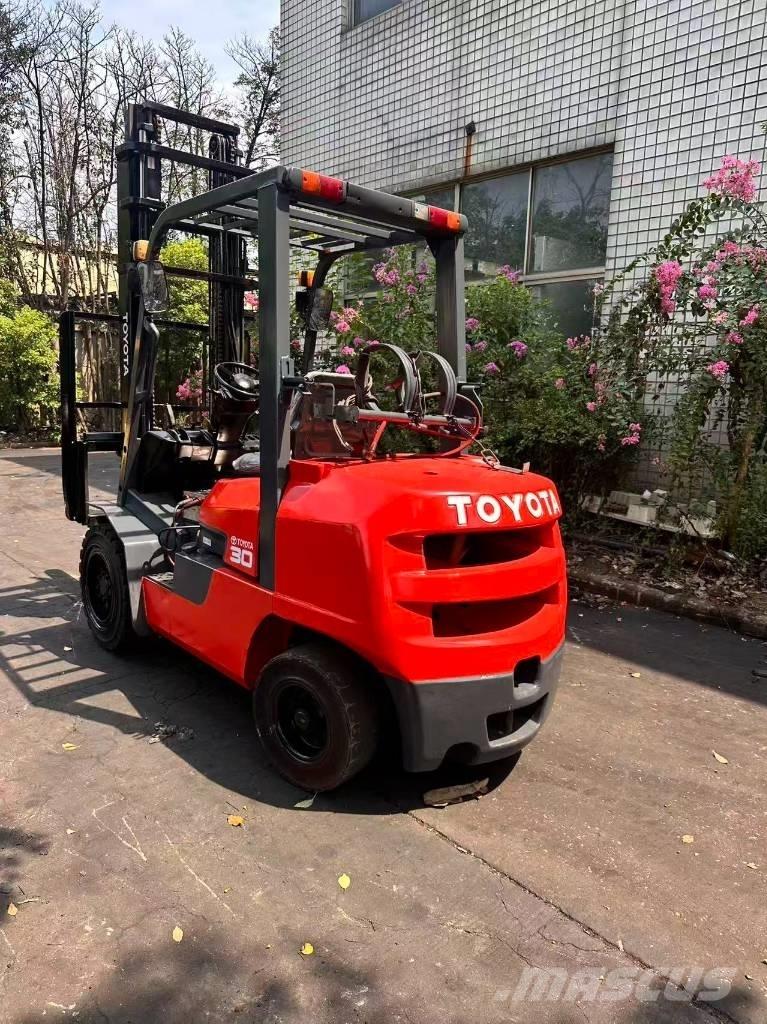 Toyota FD 30 Dyzeliniai krautuvai