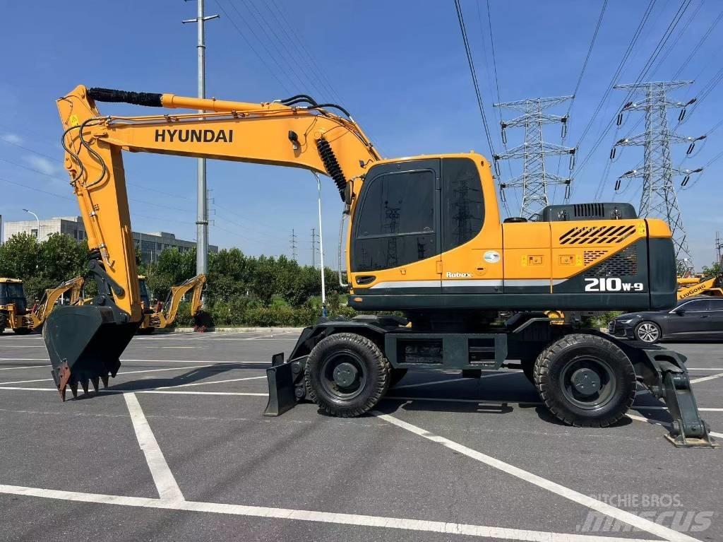 Hyundai 210W-9 Ratiniai ekskavatoriai