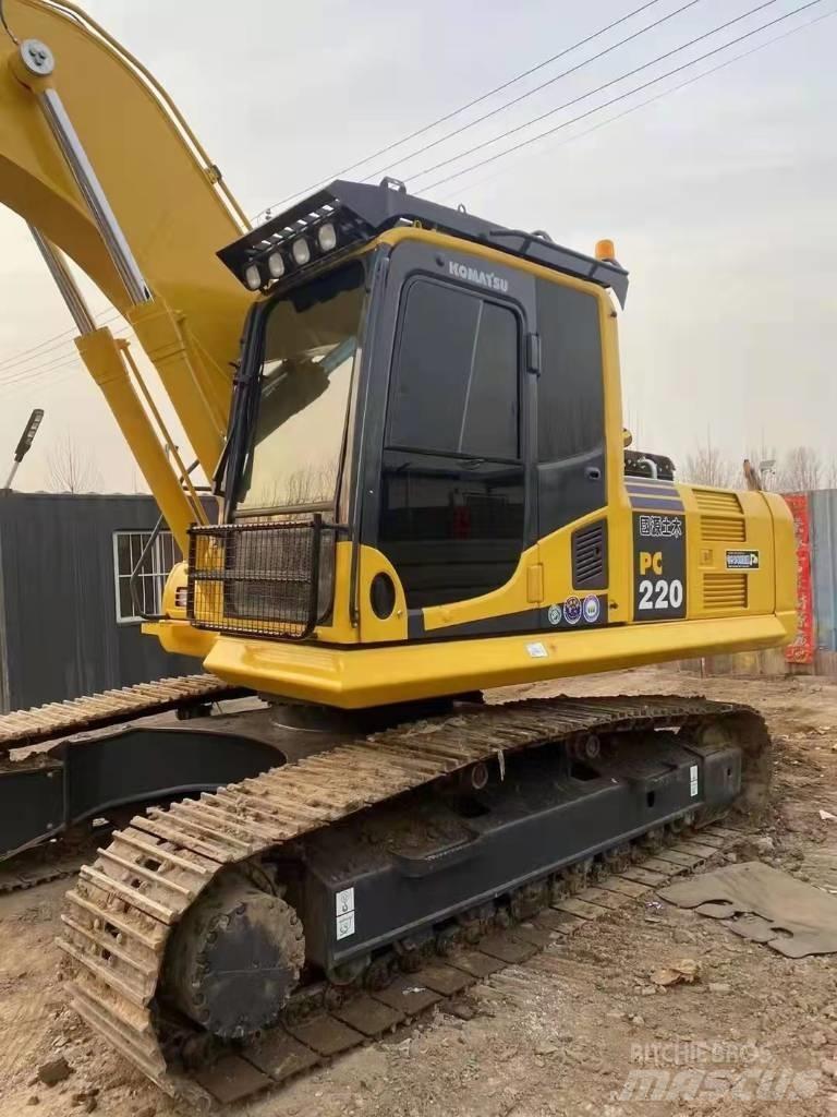 Komatsu PC220-8 Ratiniai ekskavatoriai