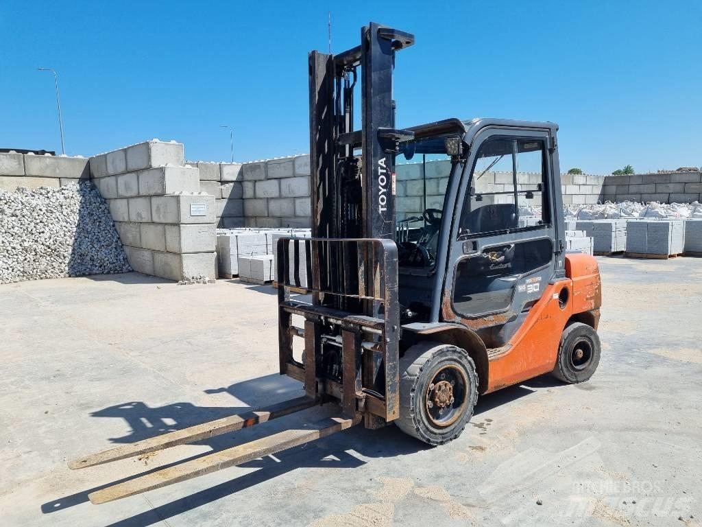 Toyota 02-8 FD F 30 Dyzeliniai krautuvai