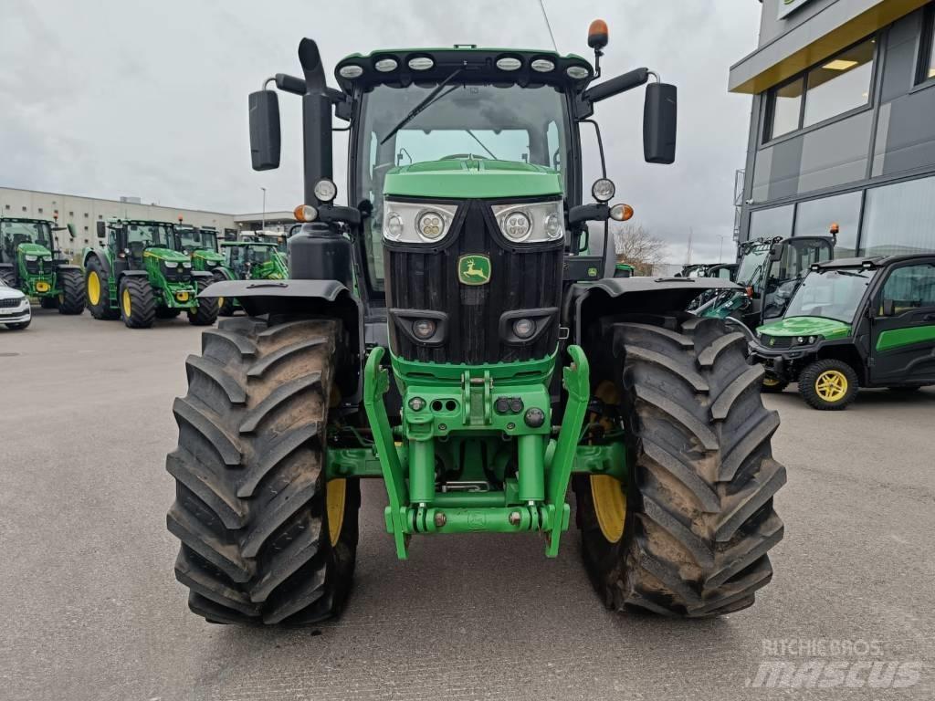 John Deere 6215 R Traktoriai