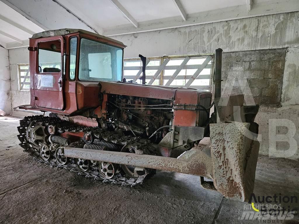  DT -75 Vikšriniai buldozeriai