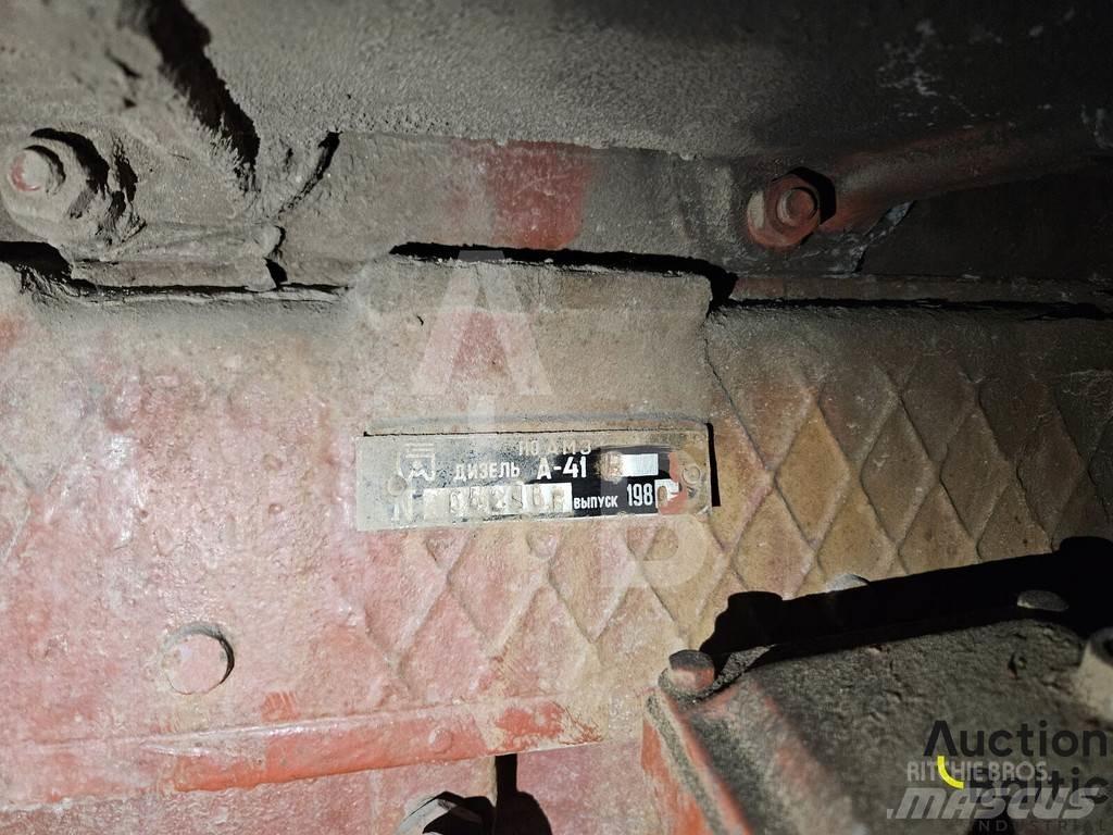  DT -75 Vikšriniai buldozeriai