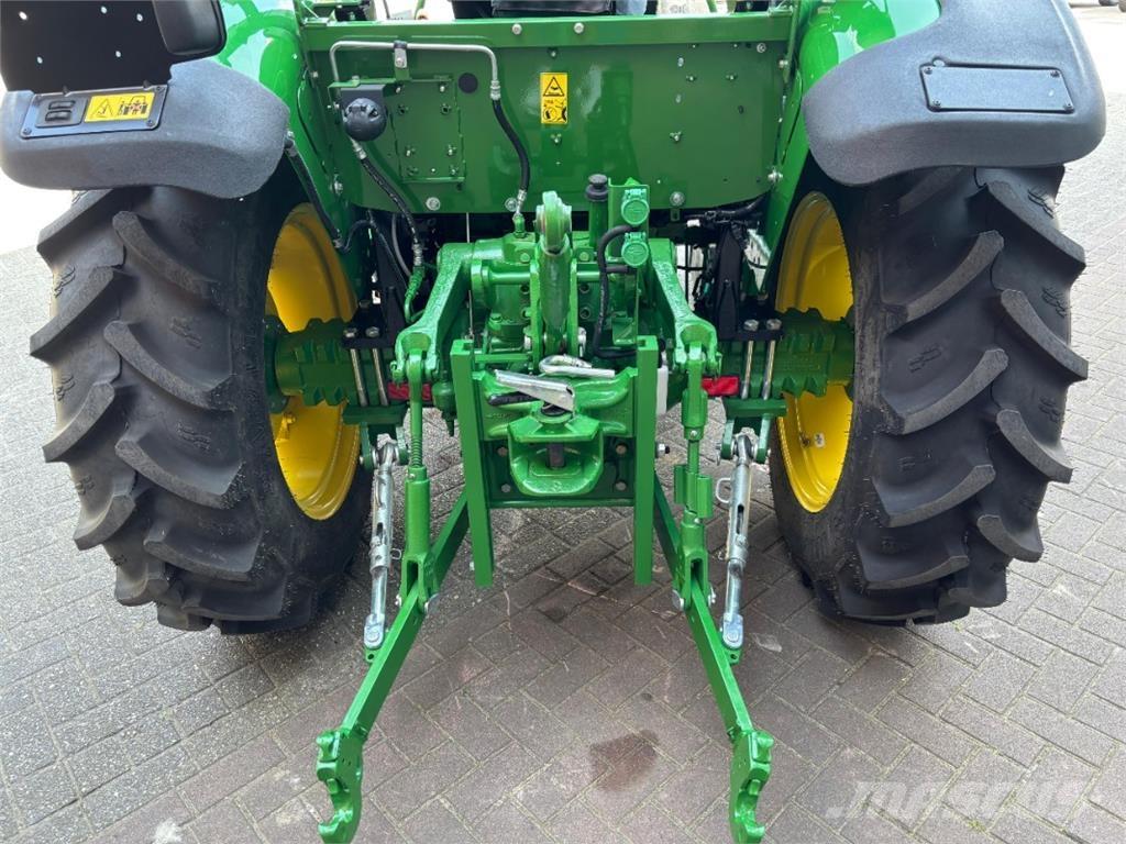 John Deere 5050E Traktoriai