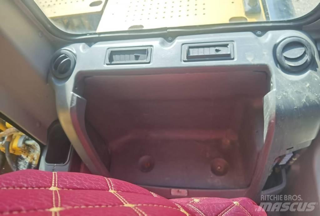 CAT 320d2 Vikšriniai ekskavatoriai